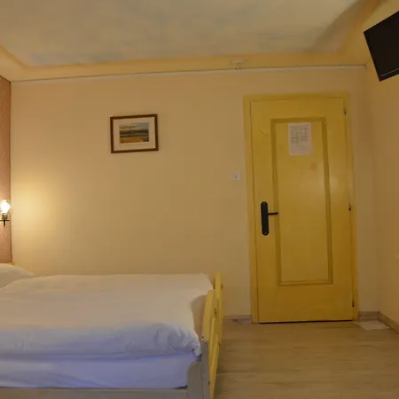מלון Adaastra Boutique 3*